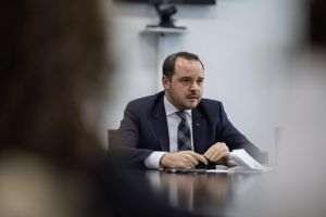 Ministrul Sănătăţii, discuţii cu pacienţii: „Regulile nu trebuie să lucreze împotriva lor”